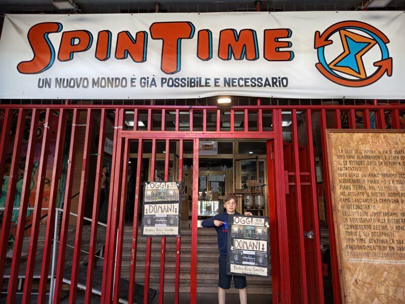 https://www.divadlolisen.cz/wp-content/uploads/2026/10/Beseda-a-Kriplstreka-Rim-Spin-Time-1-1-scaled.jpg